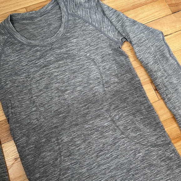 Lululemon long sleeve - Picture 2 of 4